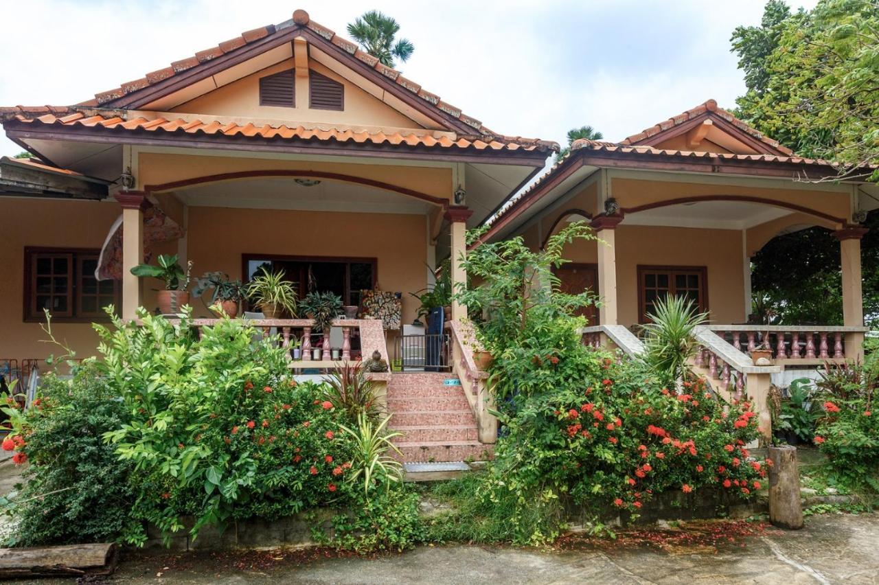 Beachfront Bungalow South Of Phuket Bagian luar foto