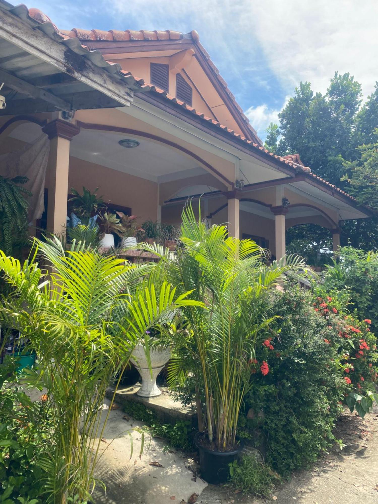 Beachfront Bungalow South Of Phuket Bagian luar foto
